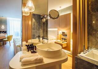 Отель Maestral Resort & Casino Свети-Стефан Улучшенный номер с видом на море-2